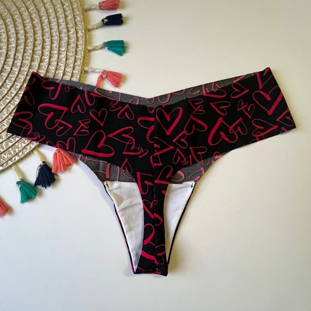 Victoria's Secret No Show Thong Panty Black w Red Hearts Medium NEW